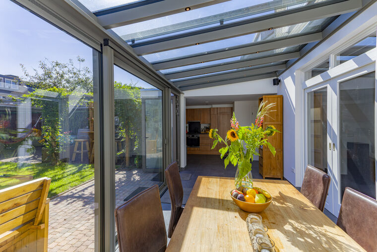 Oude serre vervangen door aluminium